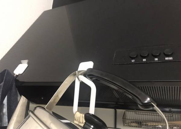 狭い台所でも物を置きたい！　１００円でできちゃうこの方法がオススメ