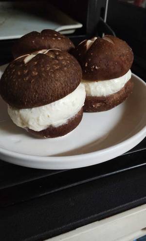 「最後の１枚でゲラゲラ笑った」　シイタケで『マリトッツオ』を作ると…？