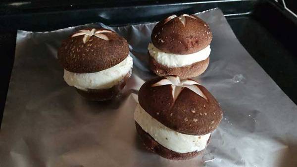 「最後の１枚でゲラゲラ笑った」　シイタケで『マリトッツオ』を作ると…？