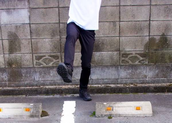 １９００円のワークマンのパンツで１日歩いてみると？　「待っていた穿き心地…！」
