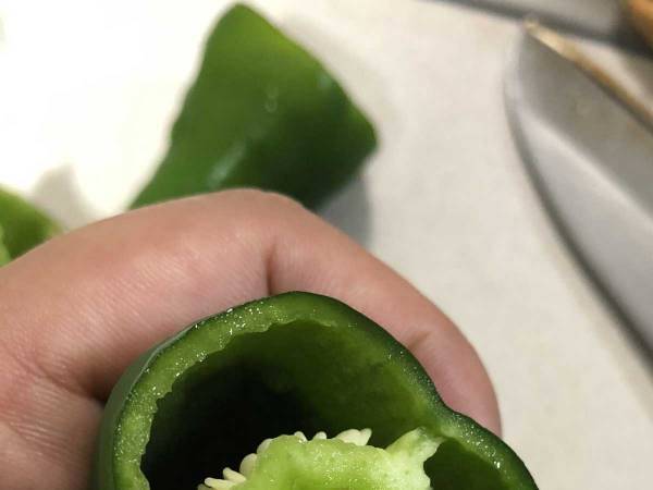 何気なく切ったピーマン　中身の模様を見たら「あやかりたい！」