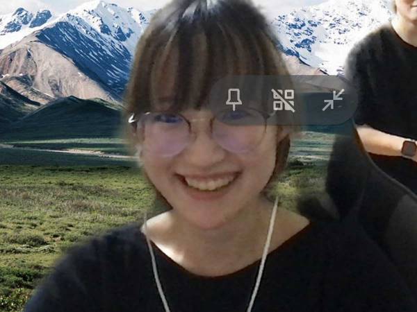 ウェブ会議中に夫が映りこんでしまった！　その光景が「無限に笑える」「元気出た」