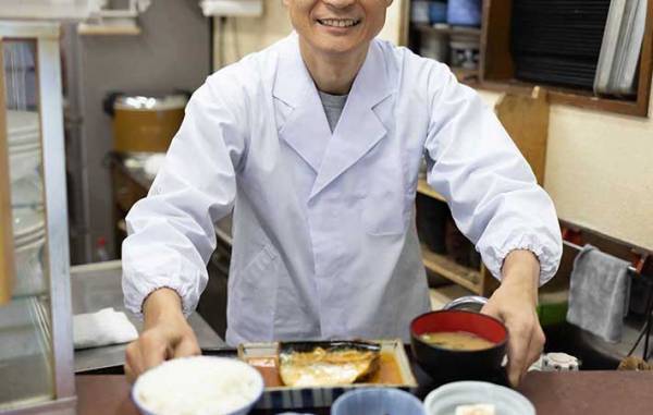 「いつでもタダ飯食いに来ていいぞ」という店主　数年後？