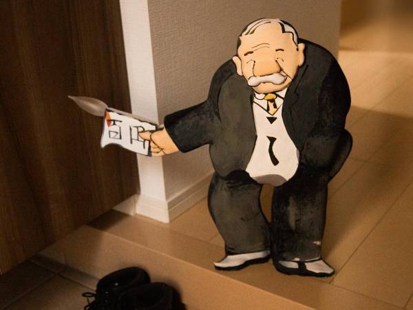 『成金の風刺画』をライトにした結果？　「センスの塊」「最高の発想」と話題に