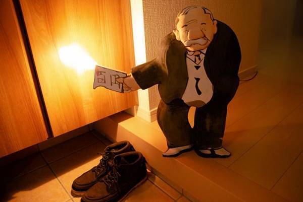 『成金の風刺画』をライトにした結果？　「センスの塊」「最高の発想」と話題に