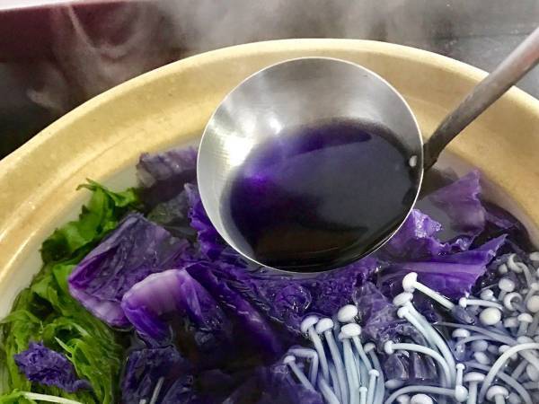 どうしてこうなった…！　できあがった鍋料理に「毒物で笑った」「強すぎる」