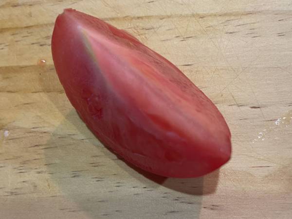 トマトを切るにはコツがある！料理の幅が広がるトマトの切り方