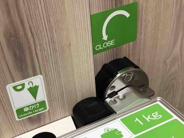 公共のトイレで違和感！　鍵のレバーが大きい『理由』に「有能」「助かる」