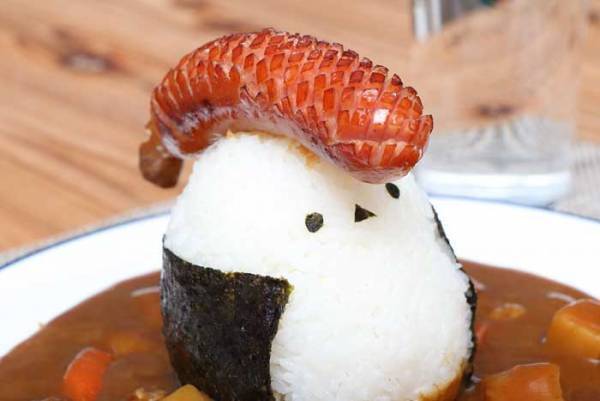 食べるのをためらうかわいさ　『ヤンキーカレー』の真ん中に鎮座するのは？