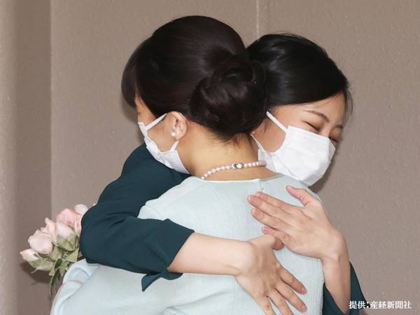 眞子さまお見送り時の、佳子さまの行動に涙　　「涙が出た」「美しい光景」