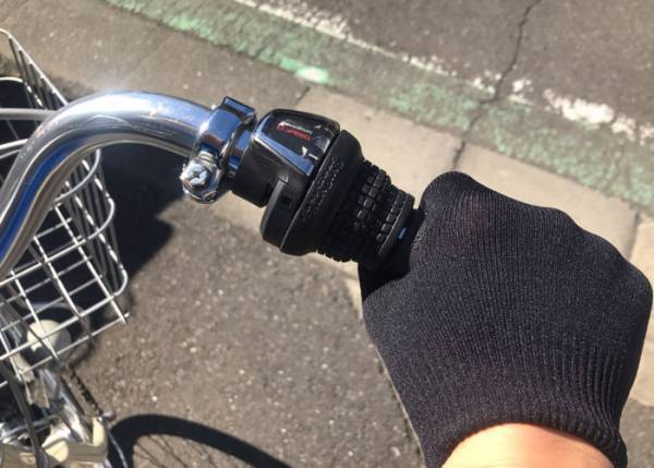 ワークマンの３０４円の手袋　デザインからは想像つかない高機能で「地味にすごい」