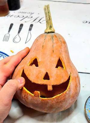 怨霊がこもってる…　『飾り』の数日後の姿に「子供が見たら泣く」