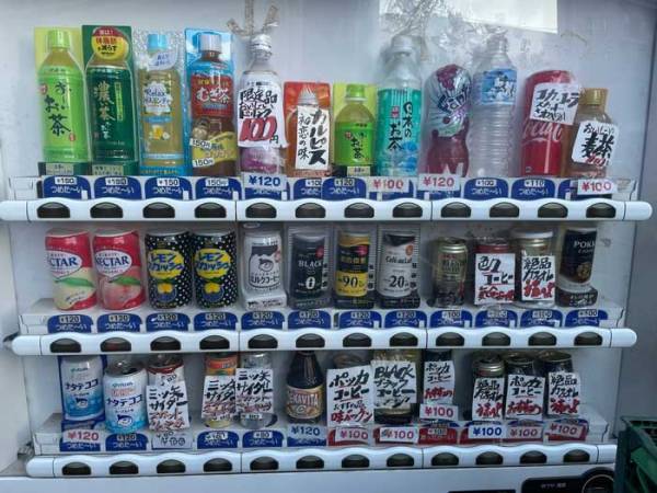 「クセが強すぎる」　外出先で見かけた自動販売機にツッコミの嵐