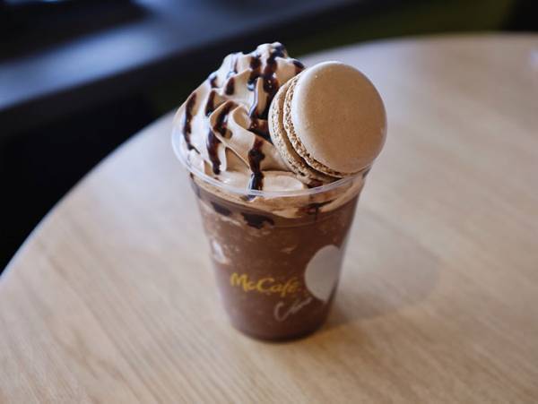 甘くてほろ苦な濃厚チョコフラッペ 『マックカフェ バイ バリスタ』がゴディバとコラボ