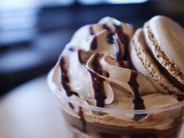 甘くてほろ苦な濃厚チョコフラッペ 『マックカフェ バイ バリスタ』がゴディバとコラボ