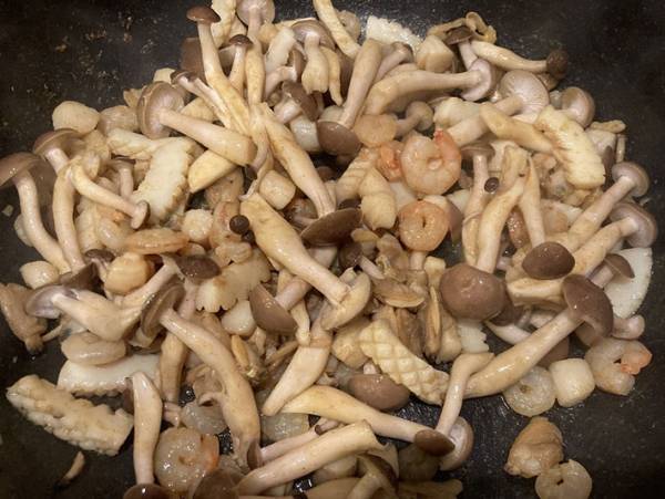 プロ絶賛のカレールウ ハウス食品の『海の幸カレー』でカレーを作ってみた