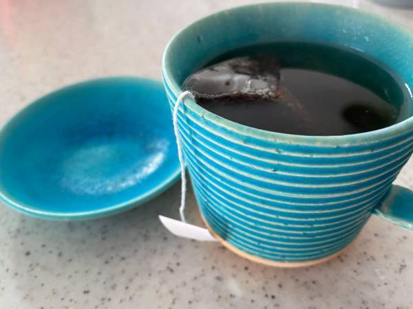 STOP！ポタポタ！紅茶のティーバッグを取り出す時の３秒テクニック