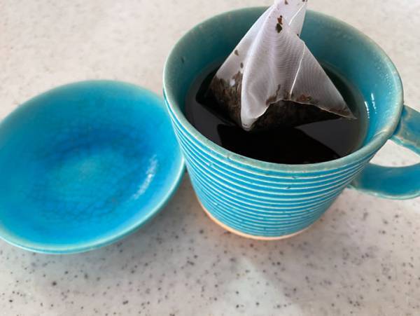 STOP！ポタポタ！紅茶のティーバッグを取り出す時の３秒テクニック