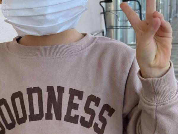 プラレールの服にご満悦な４歳息子　しかし、胸元を見ると？