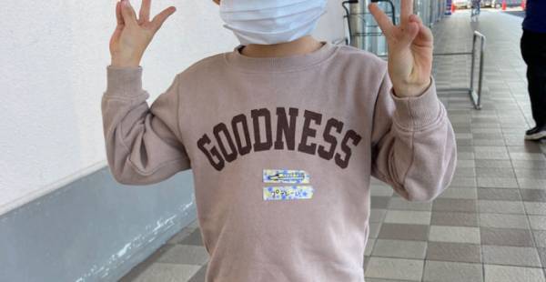 プラレールの服にご満悦な４歳息子　しかし、胸元を見ると？