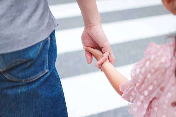 母親を振り回す子供　近くにいた女性の対応に、３万『いいね』！