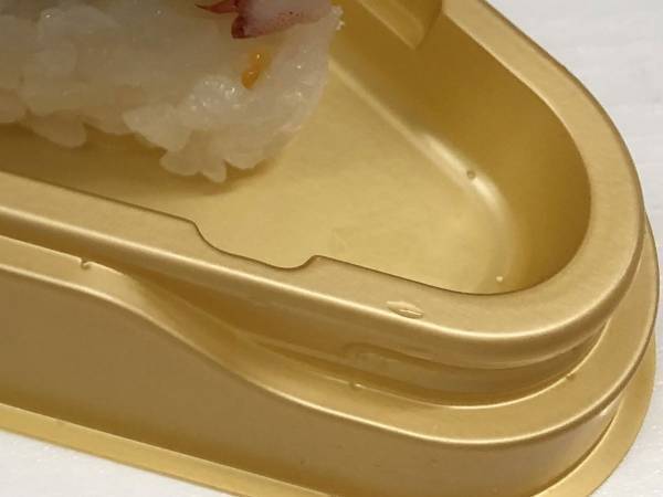 百貨店で売られていたケーキ　その姿に「作った人器用だな」「景気いいな」