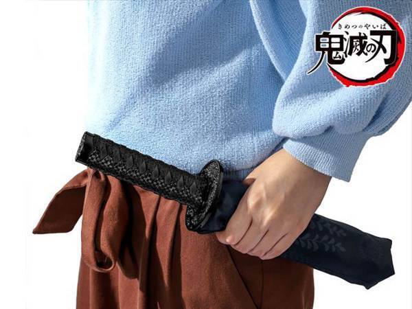 これであなたも鬼殺隊！　刀に見える『鬼滅の刃』折りたたみ傘が受注開始