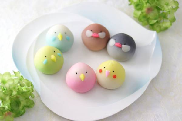 本当に食べられるの！？　和菓子のインコの完成度が高すぎる