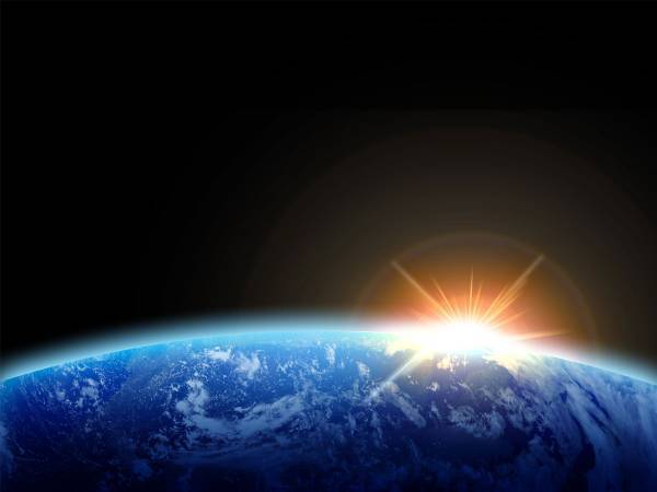 宇宙から見た地球の光景　その美しさに、「言葉で表すのが難しいけど心に響く」