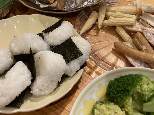 遊び食べで食事が進まない２歳児にホットプレートだしっぱなし法で対戦！