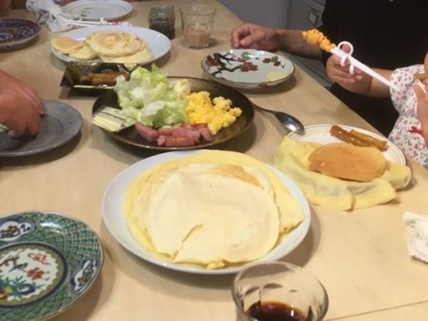 遊び食べで食事が進まない２歳児にホットプレートだしっぱなし法で対戦！