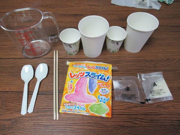 材料は水とお湯だけ！１００均セリア『レッツスライム！』の作り方