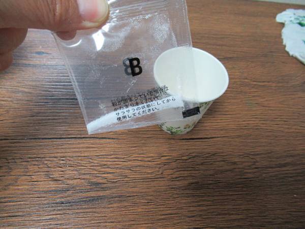 材料は水とお湯だけ！１００均セリア『レッツスライム！』の作り方