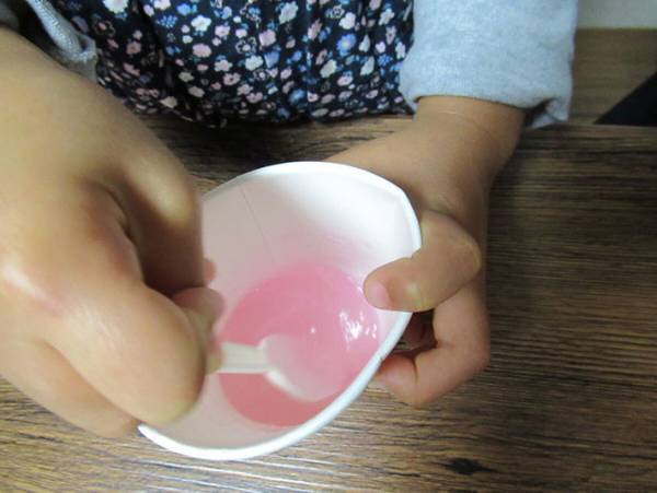 材料は水とお湯だけ！１００均セリア『レッツスライム！』の作り方