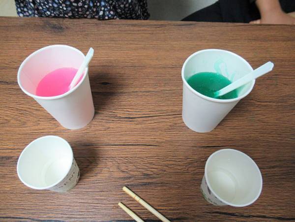 材料は水とお湯だけ！１００均セリア『レッツスライム！』の作り方