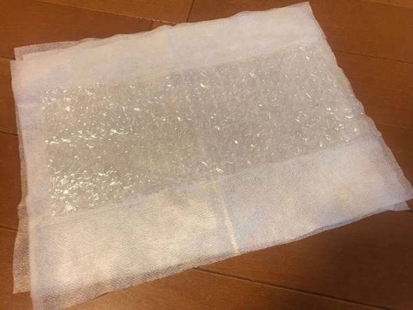 フローリングワイパーにあるものを挟むと劇的にホコリが取れる！