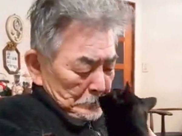 「終始ビビってる親父に笑ってしまった」　母親が撮影した１本に、キュンキュン！