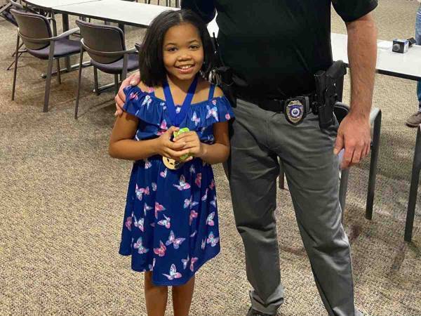 ひったくりに襲われた母親を助けようとした少女　驚きの『反撃』方法とは？