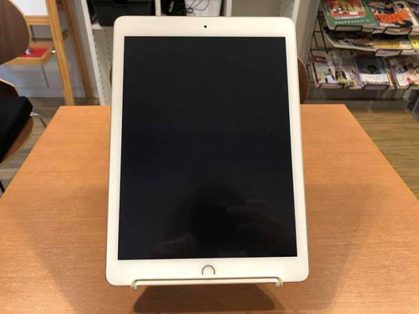 ダイソーのタブレットスタンド３選！　折りたたみ式など、１００円の商品をご紹介