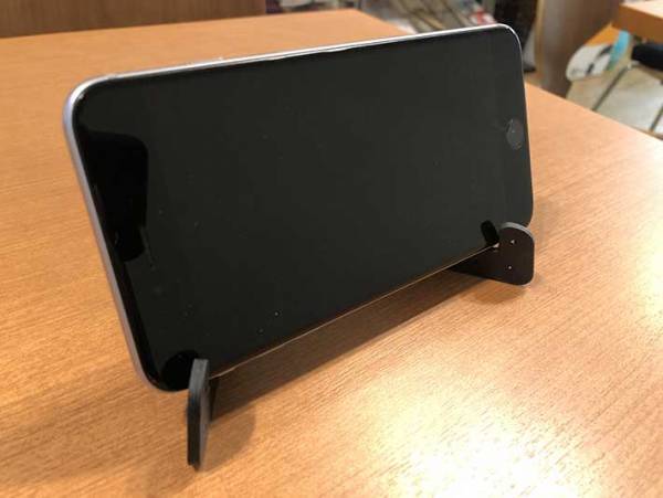 ダイソーのタブレットスタンド３選！　折りたたみ式など、１００円の商品をご紹介