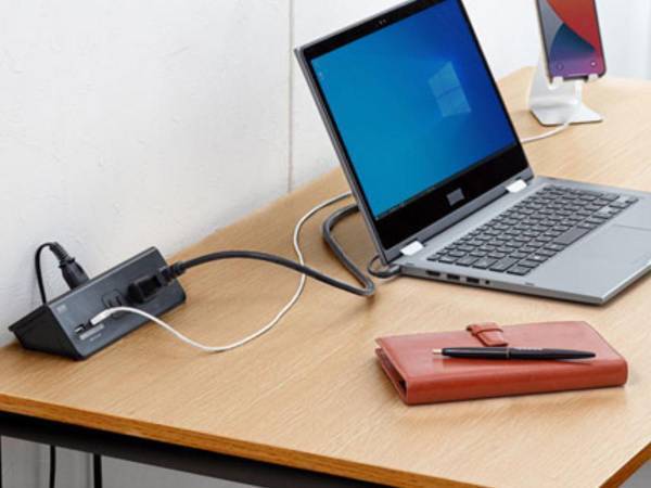 片手でラクラク抜き差しできる！クランプ固定式USBポート付き電源タップ