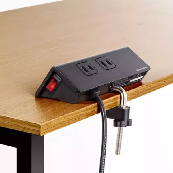 片手でラクラク抜き差しできる！クランプ固定式USBポート付き電源タップ