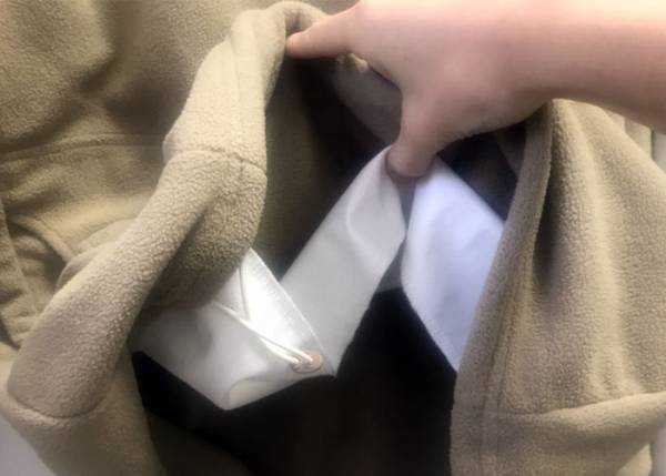 １２８０円のワークマン『防風フリース』　着てみると「首が…」