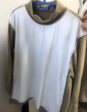 １２８０円のワークマン『防風フリース』　着てみると「首が…」