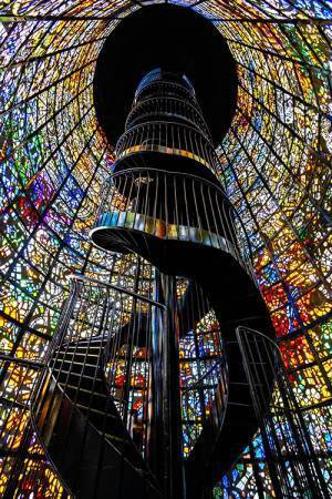 「ラスボスが待ってるやつじゃん」　吸い込まれそうな螺旋階段に心震える