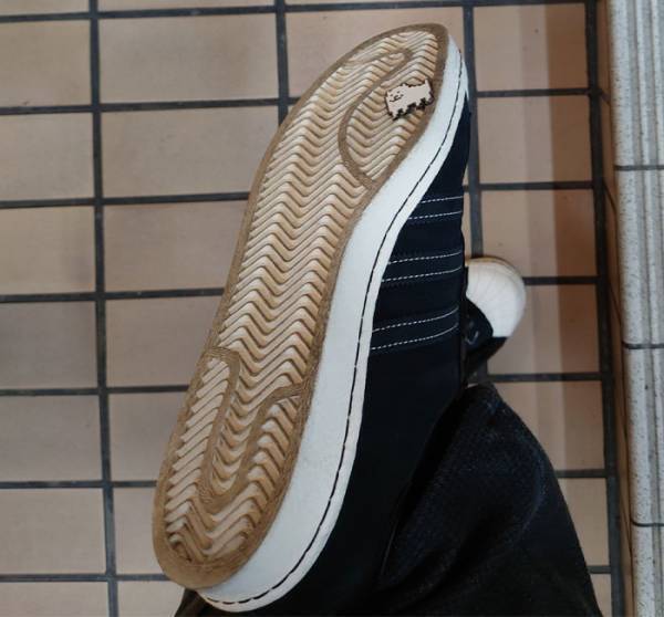 靴底からカチカチと音が鳴る…　踏んだものを確認すると「１００点！」「最高すぎる」