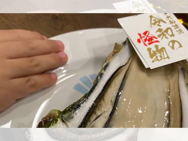 スーパーで見つけた牡蠣が『怪物』　値段にも驚きの声