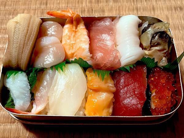 「これは勇者」「夏は厳しそう…！」　お弁当のフタを開けると…？