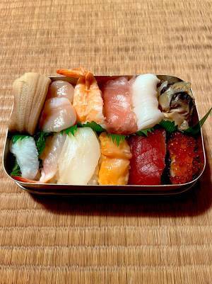 「これは勇者」「夏は厳しそう…！」　お弁当のフタを開けると…？