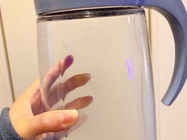 「法律で禁止にすべきでは？」　冷蔵庫から取り出した麦茶に共感が相次ぐ